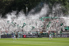 2. Spieltag 2024/2025, SCP - Hannover 96. Fans mit einer Choreo zum Start.