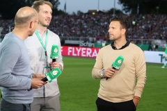 DFB-Pokal: Preußen Münster - VfB Stuttgart 0:5. Patrick Wasserziehr mit den Preußen Max Schulze Niehues und Jens Truckenbrod.