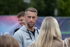 Premiere der Aufstiegsdoku 2024 vor dem Schloss. Marc Lorenz.