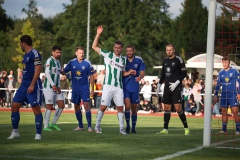 Testspiel Preußen Münster - Kickers Emden 3:2. Torge Paetow wartet auf eine Ecke.