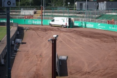 Umbau des Preußenstadions für die 2. Bundesliga. Auf diesen Pfeilern sind Kameras für die Torlinientechnik installiert.